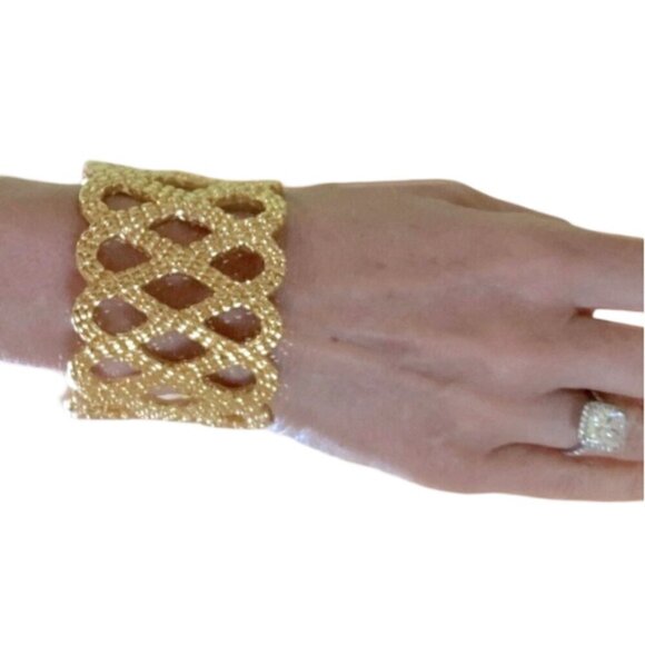 🆕 LILLY PULITZER Gold Tone Beautiful weave cuff Bracelet 😍 - Picture 1 of 16